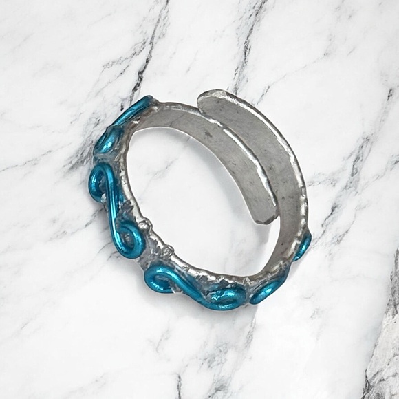 Ultrahip Aluminum Coiled Ring - Picture 3 of 5